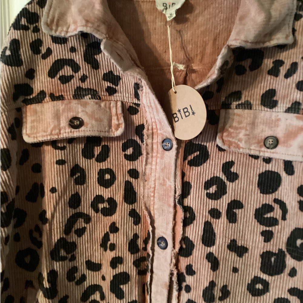 Shacket - Picture 3 of 3